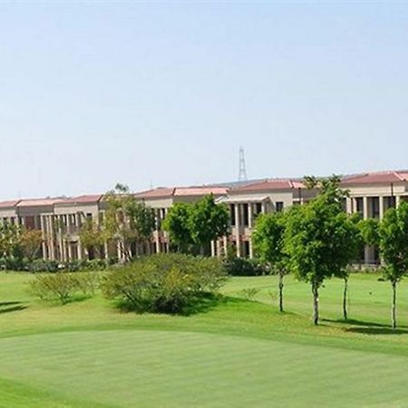 Lemon Tree Hotel, Tarudhan Valley, Manesar Gurgaon Exterior photo