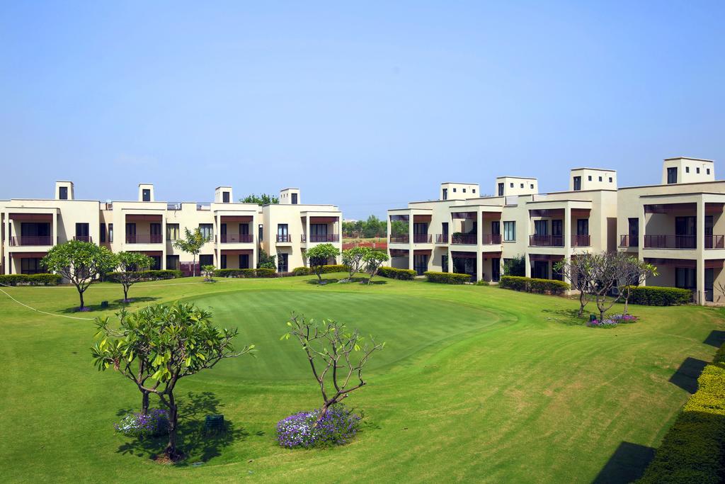 Lemon Tree Hotel, Tarudhan Valley, Manesar Gurgaon Exterior photo