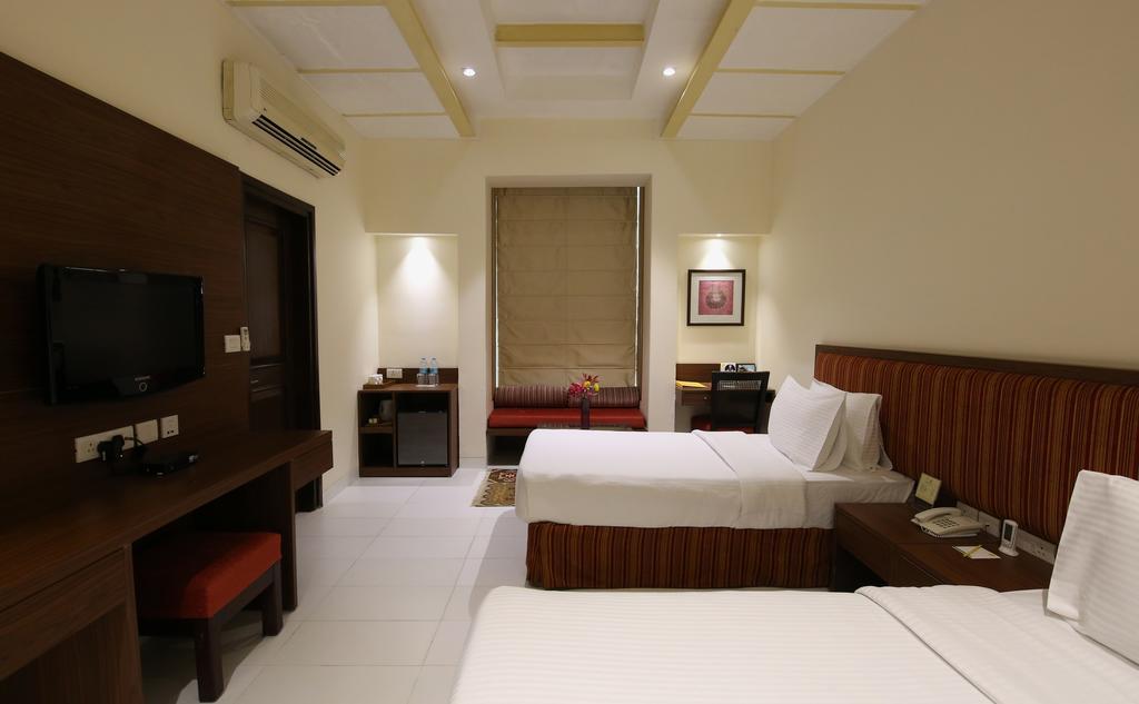 Lemon Tree Hotel, Tarudhan Valley, Manesar Gurgaon Exterior photo