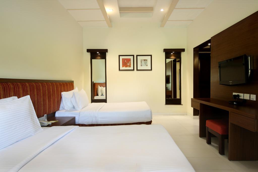 Lemon Tree Hotel, Tarudhan Valley, Manesar Gurgaon Exterior photo