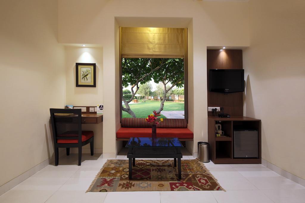 Lemon Tree Hotel, Tarudhan Valley, Manesar Gurgaon Exterior photo