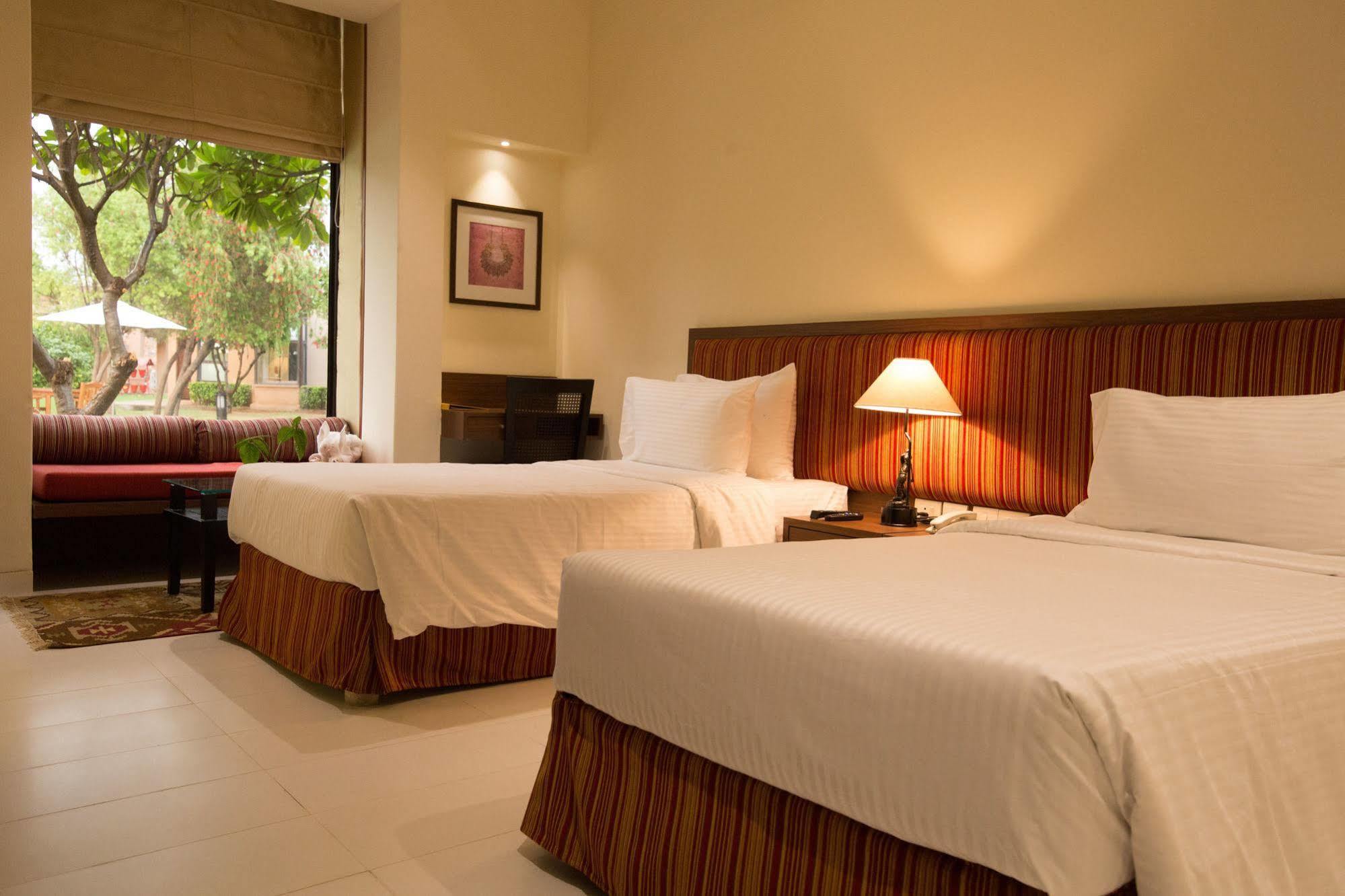 Lemon Tree Hotel, Tarudhan Valley, Manesar Gurgaon Exterior photo