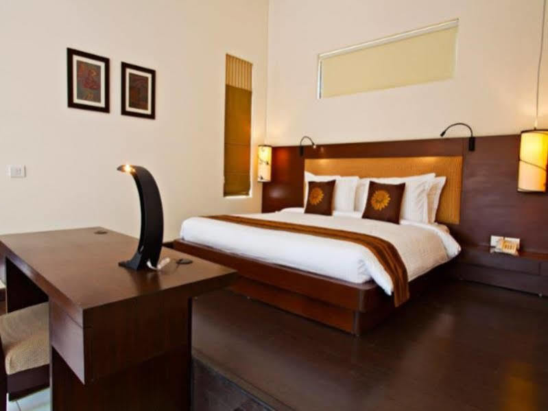 Lemon Tree Hotel, Tarudhan Valley, Manesar Gurgaon Exterior photo