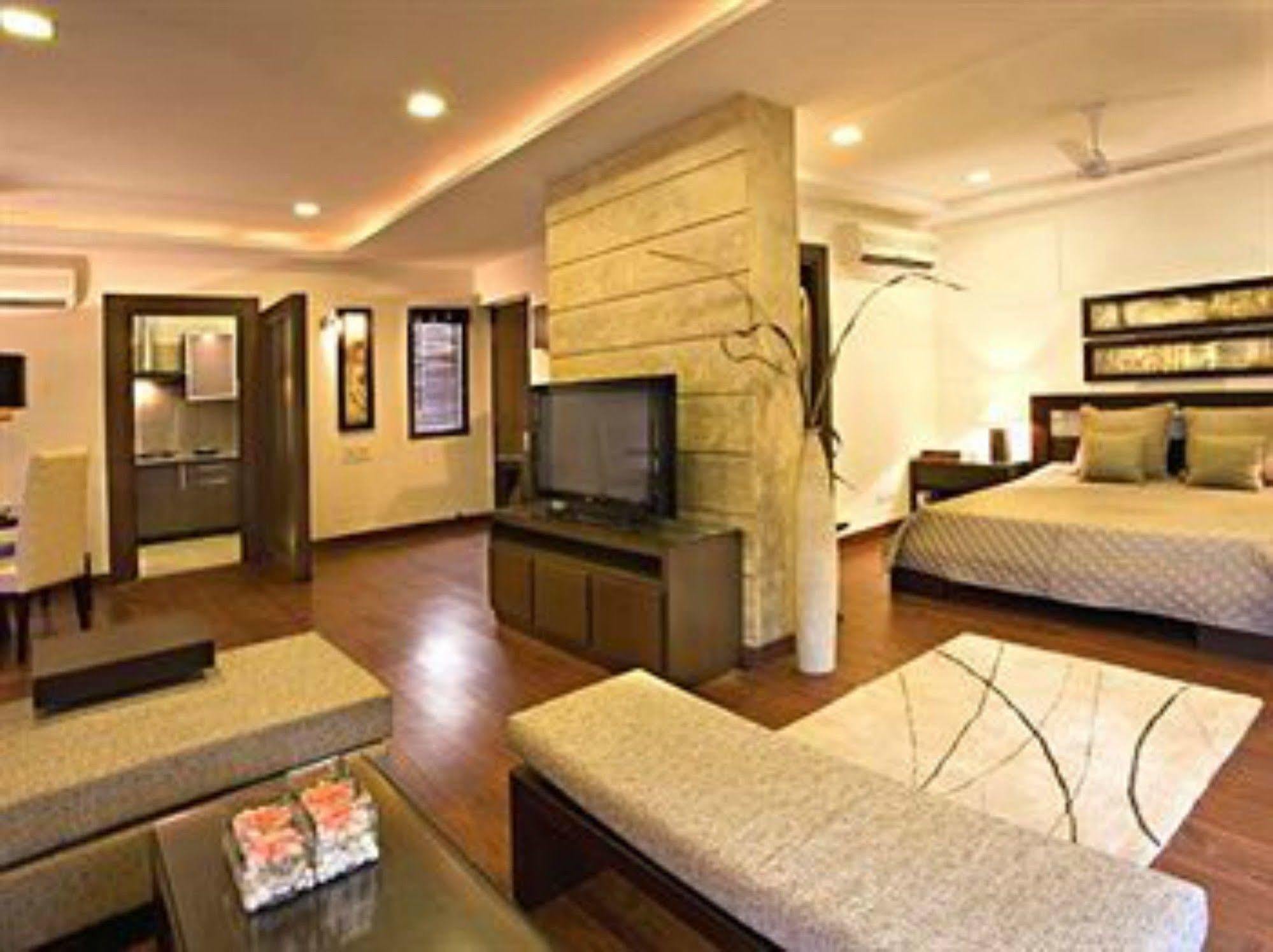 Lemon Tree Hotel, Tarudhan Valley, Manesar Gurgaon Exterior photo