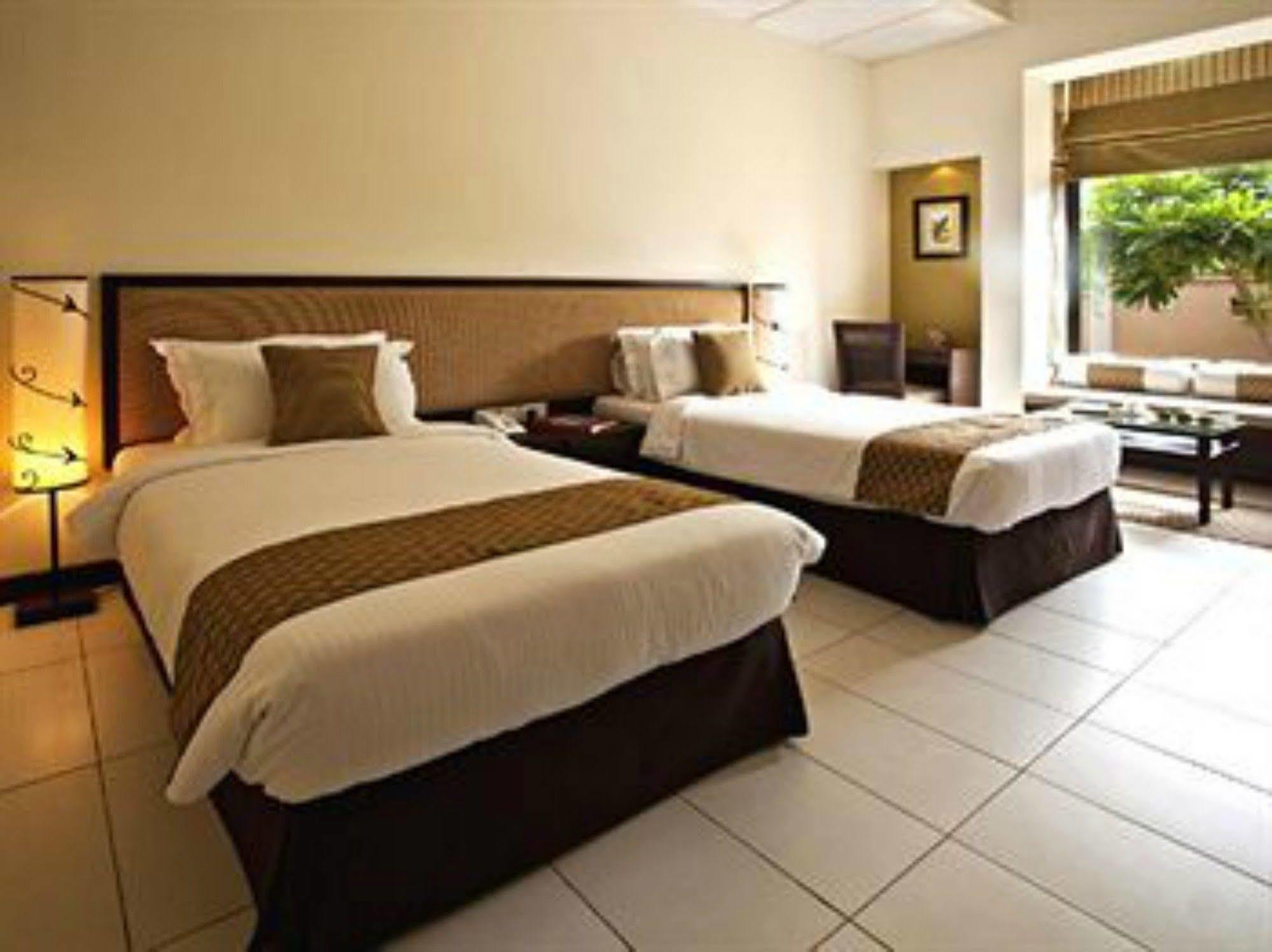 Lemon Tree Hotel, Tarudhan Valley, Manesar Gurgaon Exterior photo