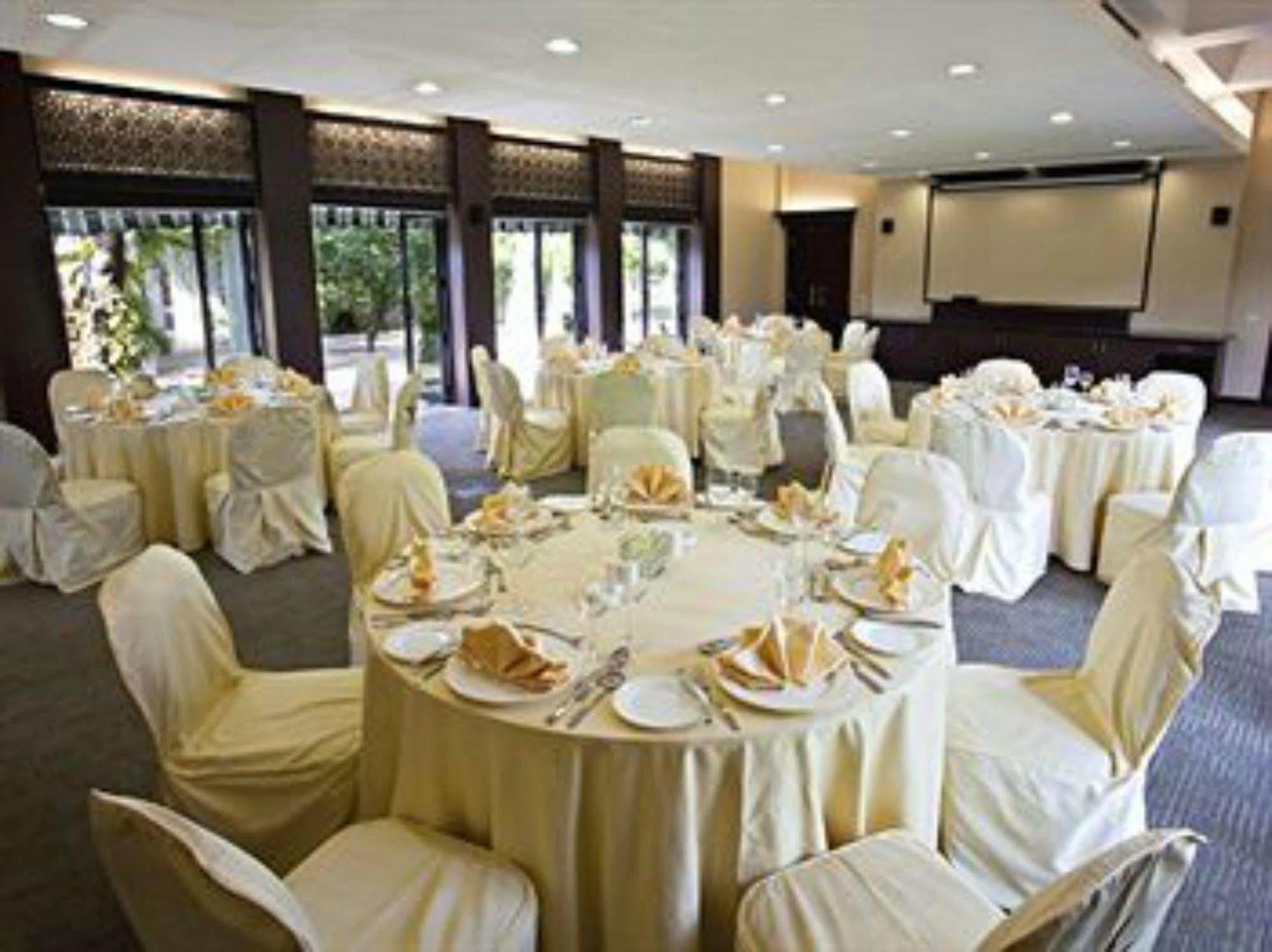 Lemon Tree Hotel, Tarudhan Valley, Manesar Gurgaon Exterior photo