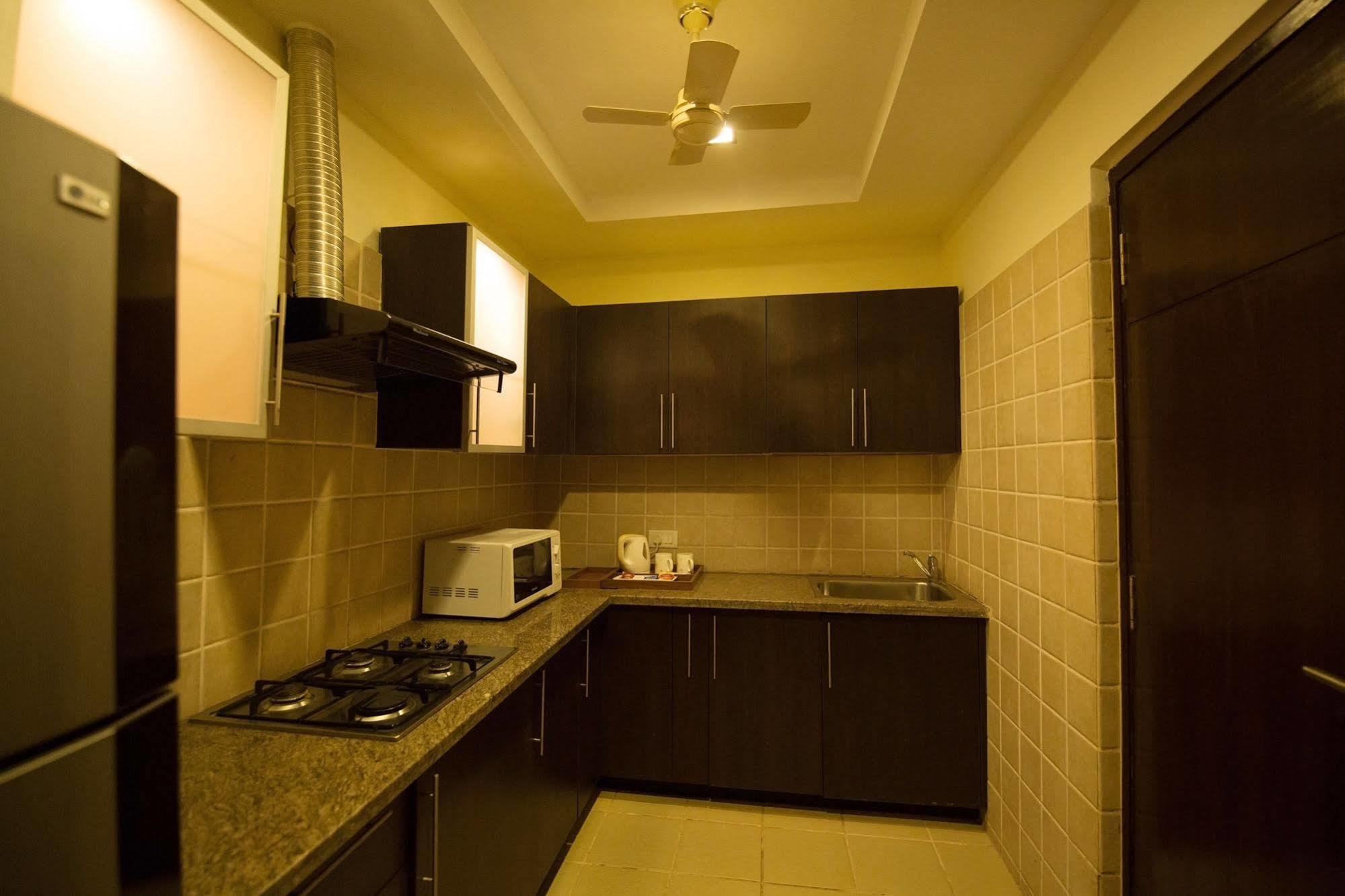 Lemon Tree Hotel, Tarudhan Valley, Manesar Gurgaon Exterior photo