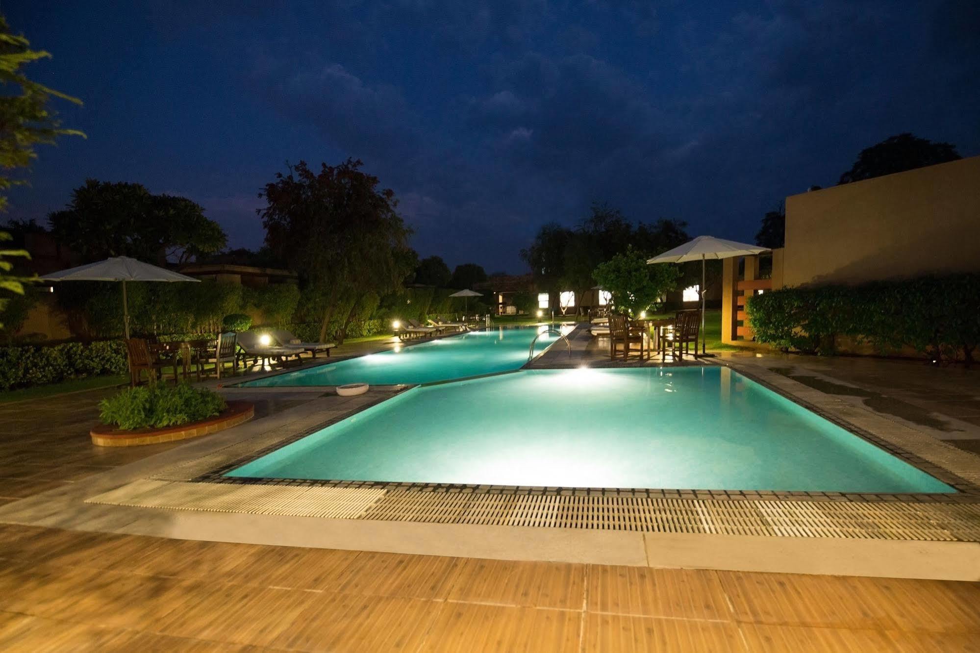 Lemon Tree Hotel, Tarudhan Valley, Manesar Gurgaon Exterior photo