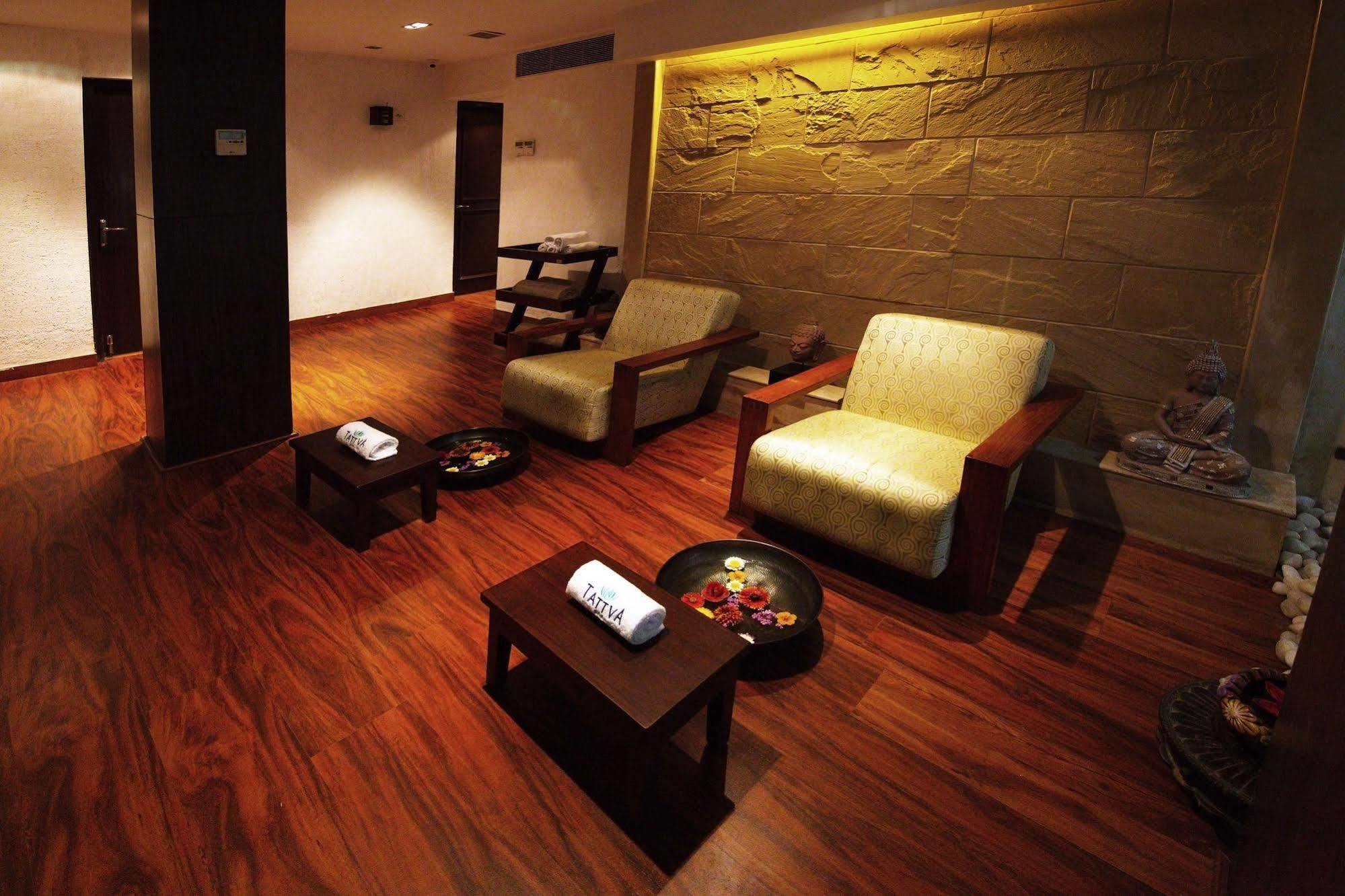 Lemon Tree Hotel, Tarudhan Valley, Manesar Gurgaon Exterior photo