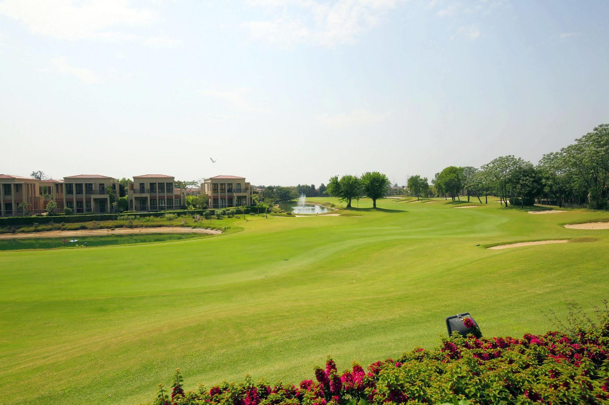 Lemon Tree Hotel, Tarudhan Valley, Manesar Gurgaon Exterior photo